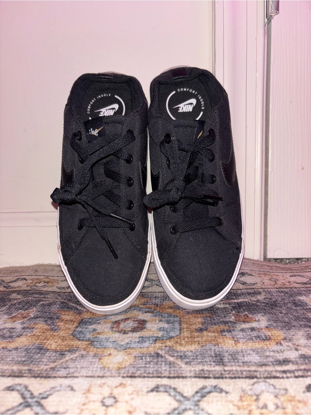 Nike Black Low-Top Sneakers with White Sole